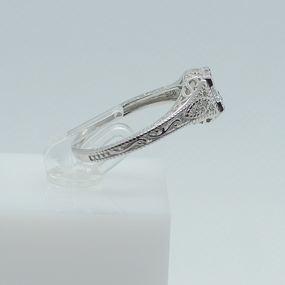 Antique .925 Sterling Silver Solitaire Ring - Picture 3 of 7